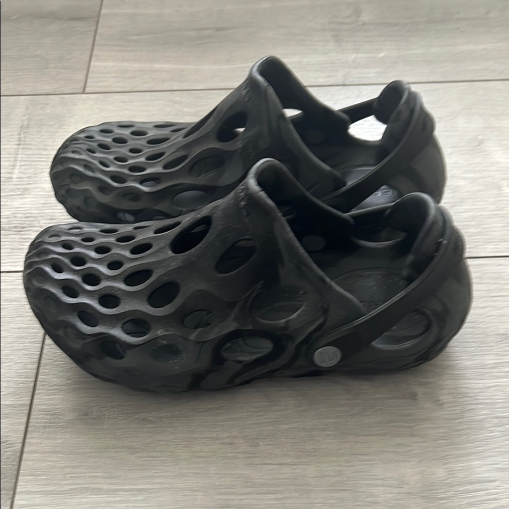 Merrell Black Slip-On Clogs - Picture 4 of 7